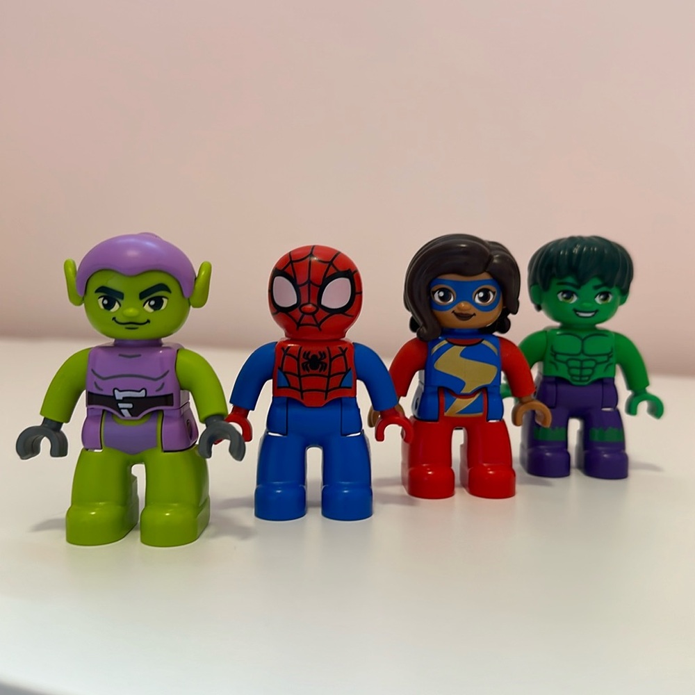 Disney marvel duplo characters